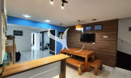 Vende-se sobrado com 03 dormitórios no bairro de Ponta da Praia em Santos
