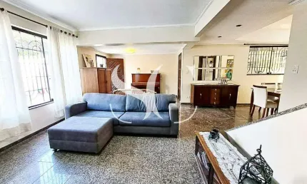 Vende-se Sobrado com 03 dormitórios no bairro de Boqueirão em Santos