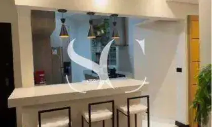 Vende-se apartamento de 02 dormitórios no bairro de Gonzaga em Santos.