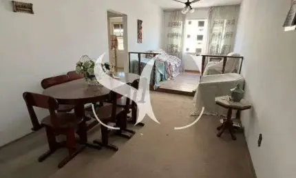 Vende-se apartamento de 02 dormitórios e vaga demarcada no bairro de Ponta da Praia em Santos