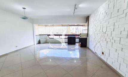 Vende-se apartamento de 03 Dormitórios no bairro de Embaré em Santos.