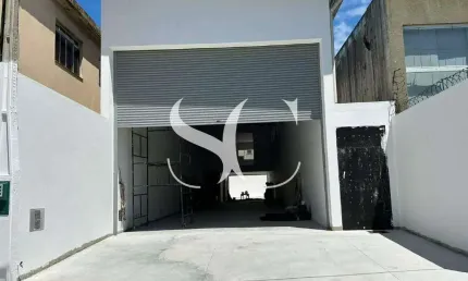 Vende-se galpão comercial comv282 m² de área no bairro de Estuário em Santos.