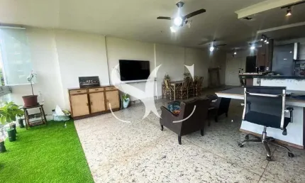 Vende-se apartamento de 03 dormitórios sendo 03 suítes no bairro de Gonzaga em Santos.