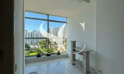 Vende-se apartamento de 01 dormitório frente mar, no bairro de aparecida em santos.