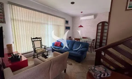 Vende-se sobrado de 03 dormitórios no bairro de Embaré na cidade de Santos