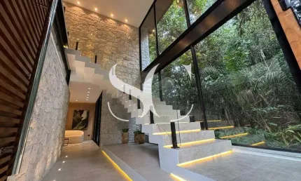 Vende-se Casa de Alto Padrão no Condomínio Iporanga em Guarujá