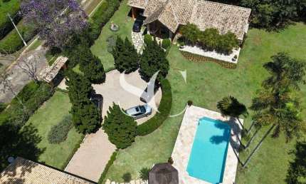 Vende-se excelente casa em condominio fechado em Ibiúna