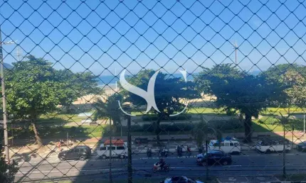 Vende-se apartamento de 03 dormitórios sendo 01 suíte no bairro de Boqueirão em Santos.