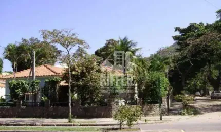 Casa com 5 quartos e amplo terreno a poucos passos da praia – itacoatiara, niterói