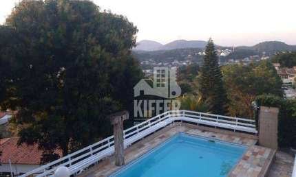 Casa em condomínio de alto padrão com 4 quartos, piscina e área gourmet – Niterói/RJ