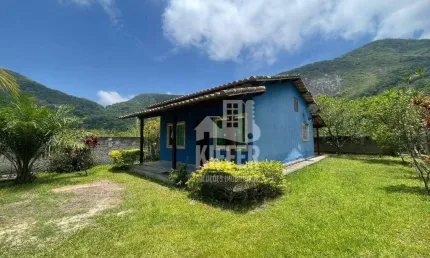 Casa à venda em Itaipuaçu com 2 quartos, suíte, quintal amplo, vista livre e próxima à praia