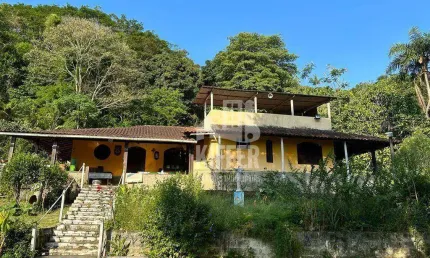Sítio com 15.500 m², casa sede e lago – saquarema/rj
