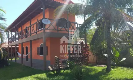 Casa com piscina, área gourmet e quintal – 3 quartos, mobiliada, 200m² construídos