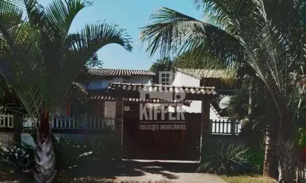 Casa com 4 Quartos, Suíte, Quintal e Anexo nos Fundos – Excelente Localização, 2 Vagas, Aceita Pet!