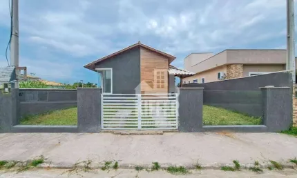 Casa com 2 dormitórios à venda, 67 m² por R$ 390.000,00 - Pindobas - Maricá/RJ