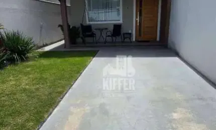 3 quartos, Piscina, 1 quadra da Praia de Itaipuaçu!
