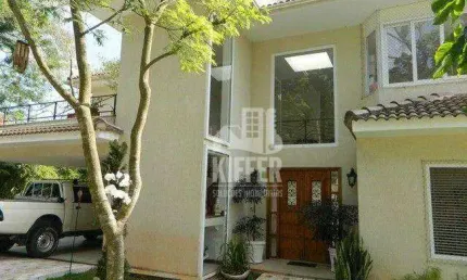 Chácara Ubá – Casa com 3 Suítes, Varanda, Jardim e Espaço de Lazer