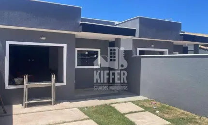 Casa com 2 Quartos (1 Suíte), Piscina, Área Gourmet e Quintal | Acabamento em Porcelanato