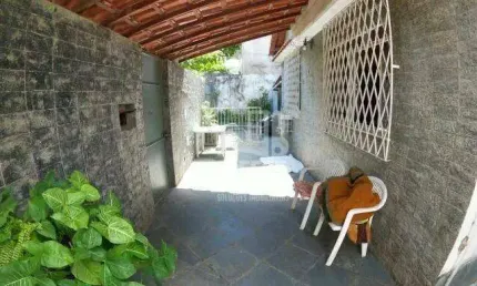 Casa Ampla com 4 Quartos (2 Suítes), 4 Vagas – 200m² – Rua Itaguaí – Icaraí, Niterói