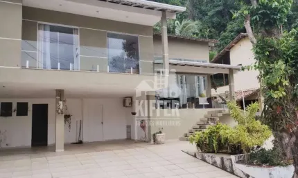 Casa  à Venda em Condomínio Fechado no Recanto Itaipuacu ( Maricá)  247 m², 3 quartos, 2 Suítes, Suíte Master, Área Gourmet, Quintal e 4 Vagas de Gara