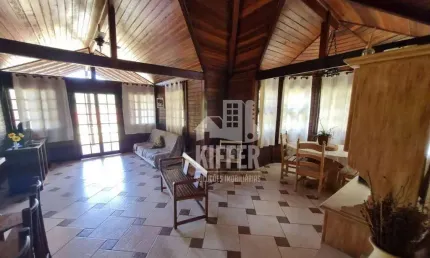 Chácara à Venda com 2.000m² em Itaocaia Valley, Itaipuaçu  Maricá/RJ | Casa com 3 Quartos, Suíte, Piscina e Área Gourmet