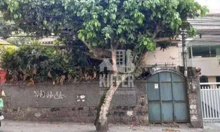 Casa Ampla em Terreno de 500m² na Fagundes Varela – Oportunidade Única em Niterói