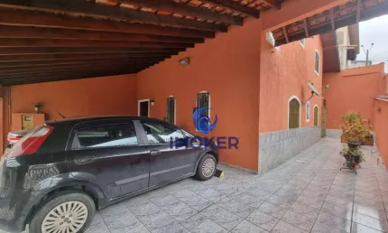 Sobrado no Centro de Poá/SP; 3 quartos (1 suíte); 4 vagas