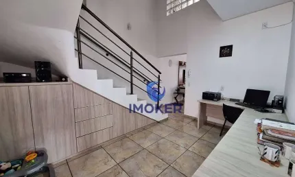 Sobrado em Suzano/SP; 05 quartos (1 suíte); 6 vagas.