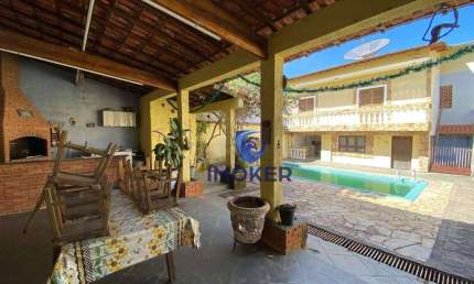 Casa térrea com 4 dormitórios, sendo 1 suíte máster; 4 vagas de garagem, sendo 2 cobertas; área gourmet c/ piscina; no bairro Sesc em Suzano/SP.