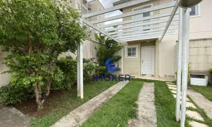 Sobrado com 3 quartos, sendo 1 suíte; sala de 2 ambientes; cozinha planejada; e 2 vagas; no Villagio Florida, no bairro Jd. Suzano, Suzano/SP.