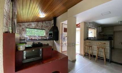 Sobrado comercial/residencial no Centro de Poá/SP; 5 dormitórios (2 suítes); 8 vagas; amplo quintal.