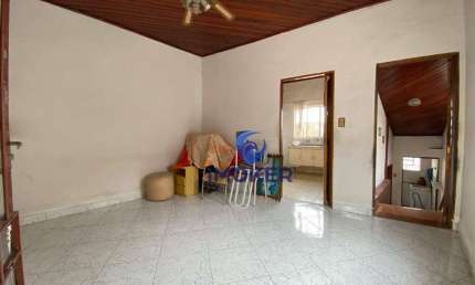 Casa no Centro de Poá/SP; 1 dormitório; 2 cozinhas; 2 salas; 1 banheiro social; 1 lavabo; área de serviço; quintal; sem vaga de garagem.