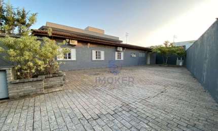 Casa térrea em Suzano/SP; 4 dormitórios (1 suíte); 1 escritório (suíte); amplo quintal; 5 vagas.