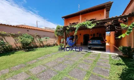Sobrado próximo ao Centro, Suzano/SP; 4 quartos (1 suíte); 4 vagas; amplo quintal