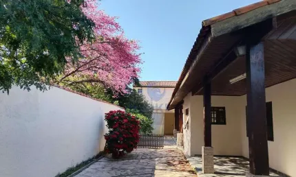 Casa com 3 Dormitórios, mais uma edícula, no Jardim Imperador, Suzano/SP.