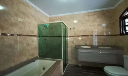 Sobrado com 4 dormitórios, vaga de garagem, no Jardim Márcia, Suzano/SP