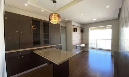 Apartamento semimobiliado no Vila Nova Paisagem; Suzano/SP; 3 dormitórios (1 suíte); cozinha planejada; sala com sacada integrada; 1 vaga.