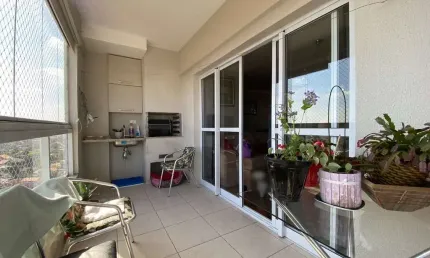 Apartamento no edifício orquídeas; centro, poá/sp; 3 dormitórios (1 suíte, com sacada); varanda gourmet; planejados; 2 vagas cobertas.