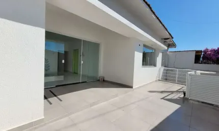 Casa comercial 4 dormitórios; 4 banheiros; 7 vagas de garagem; edícula com amplo espaço em mogi das cruzes/sp