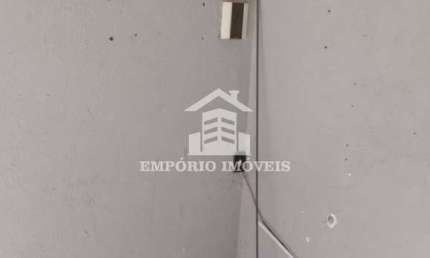 Aluga-se Salão Comercial com banheiro 3,00 x 5,5 mts na C. Tiradentes