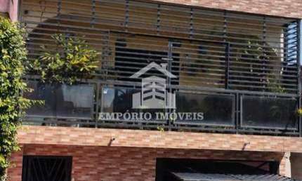 Vende -se um imovel com três casas no valor de C$ 300.000,00.