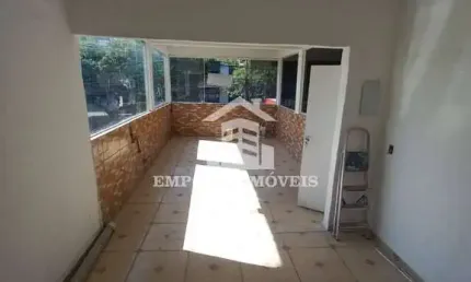Aluga-se sala comercial av. dos metarlugicos ótima localização