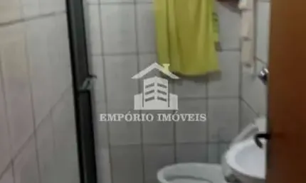 Casa a venda com dois dormitórios e garagem para dois carros