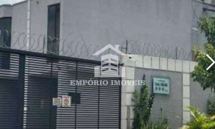 VENDE-SE UM SOBRADO EM CONDOMINIO FECHADO COM BOA LOCALIZAÇÃO