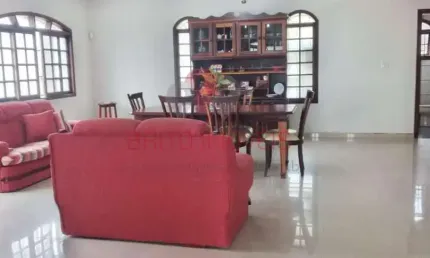 Casa para Venda em Mogi das Cruzes, Vila Lavínia, 4 dormitórios, 2 suítes, 5 banheiros, 5 vagas
