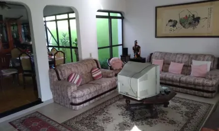 Casa para Venda em Mogi das Cruzes, Vila Mogilar, 3 dormitórios, 1 suíte, 4 banheiros, 2 vagas