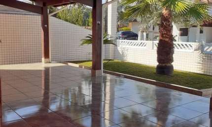 Casa a venda condomínio fechado com  504² | 4 quartos sendo 3 suítes |  piscina e area gourmet .