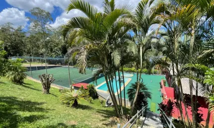 Fazenda/sítio/chácara para venda possui 600 metros quadrados com 8 quartos