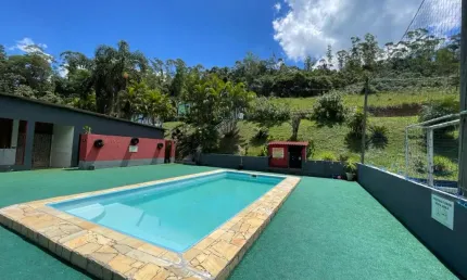 Fazenda/Sítio/Chácara para venda possui 600 metros quadrados com 8 quartos