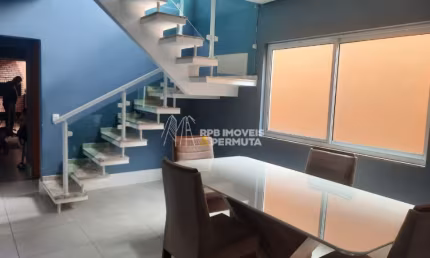 SOBRADO A VENDA 168 M² | 3 DORMITÓRIOS SENDO 1 SUÍTE | 2 VAGAS PARA AUTOMÓVEL E ÁREA GOURMET